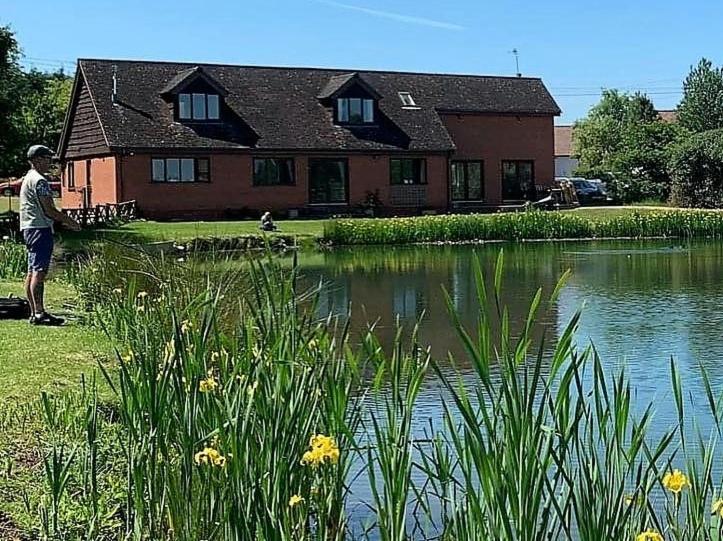 Bransford Farm Fishery & B & B Bagian luar foto