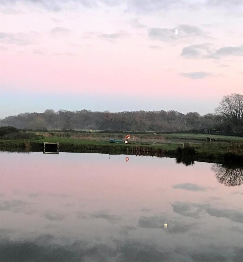 Bransford Farm Fishery & B & B Bagian luar foto