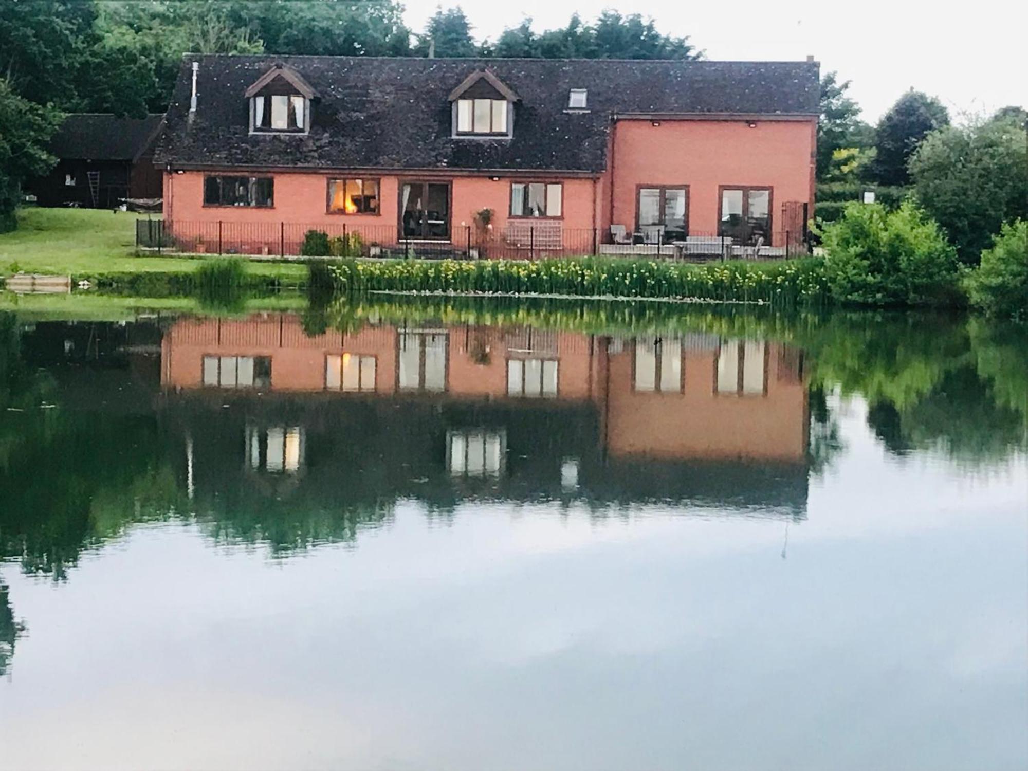 Bransford Farm Fishery & B & B Bagian luar foto